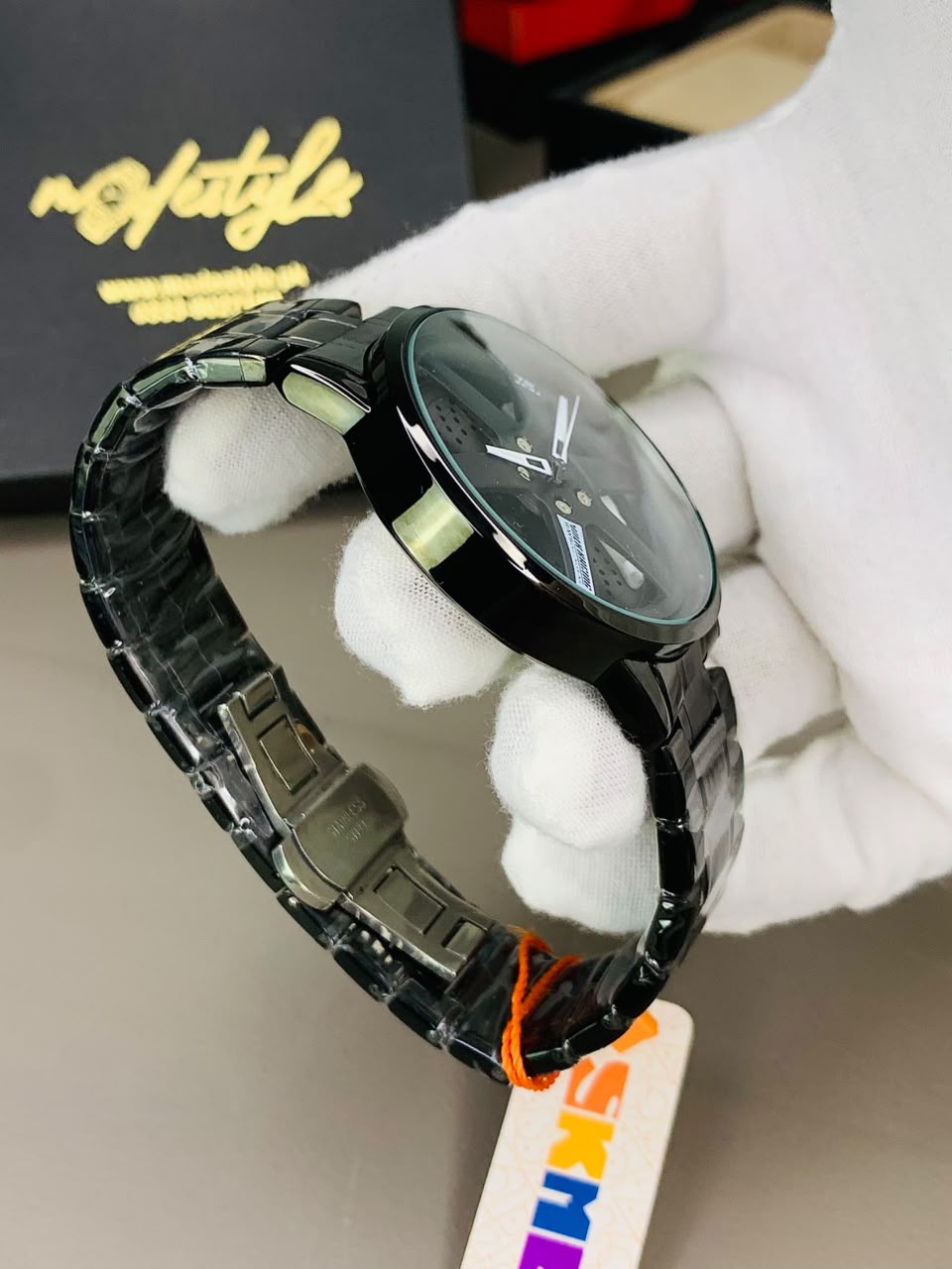 Skemi Spinner Luxury Chain Watch (White)