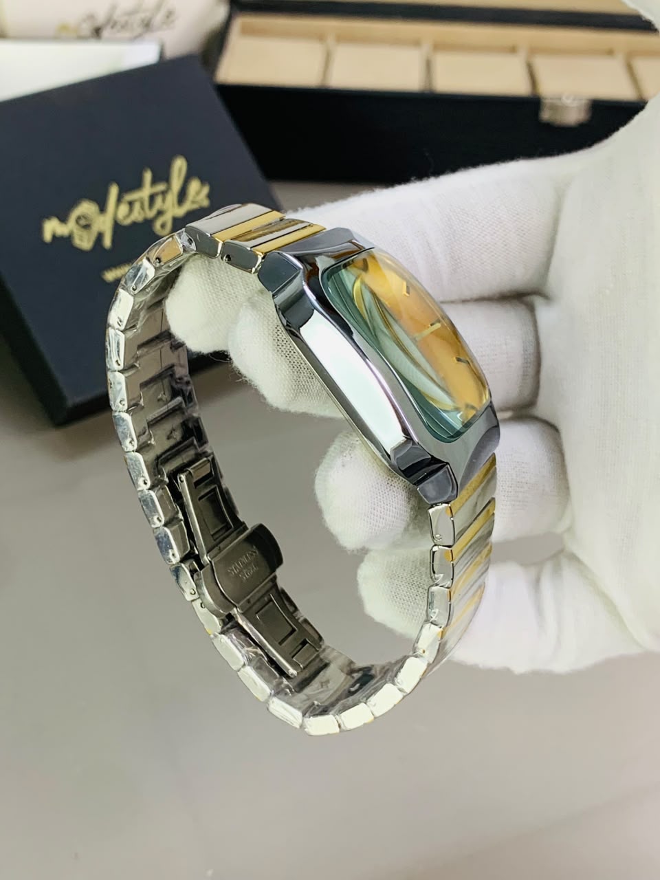 Skemi Men Watch - Two tone. Golden