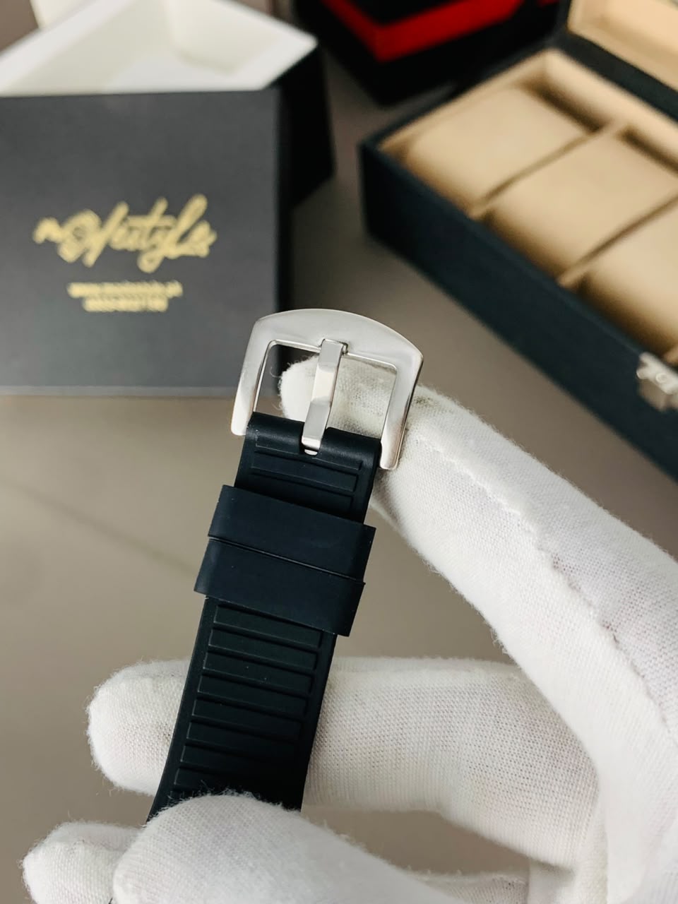 Gucci Luxury Rubber Belt Watch (Full Black)