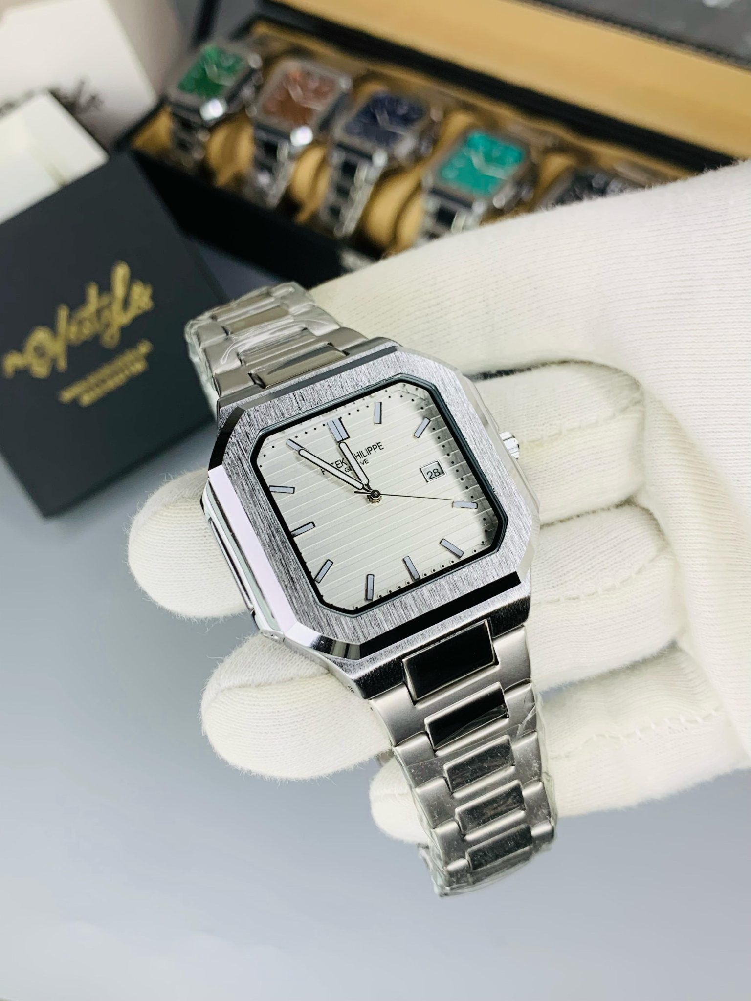 Silver chain silver dail